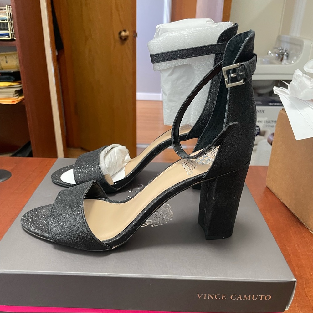 VINCE CAMUTO Black Glitter Ankle Strap |  Block hill Sandal 8.5M